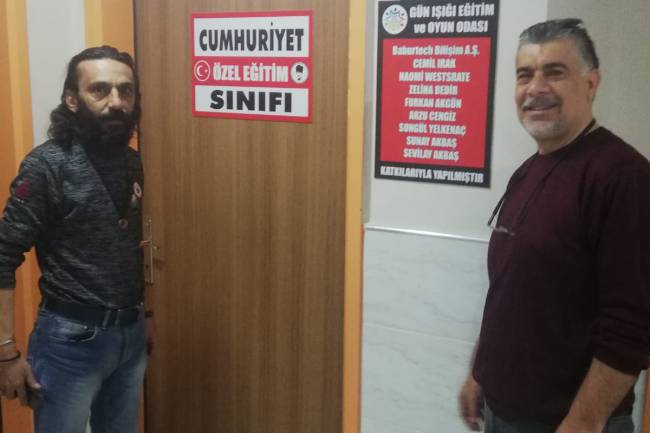 Eğitim gönüllüleri bu kez de "CUMHURİYET ÖZEL EĞİTİM SINIFI" kurdular..