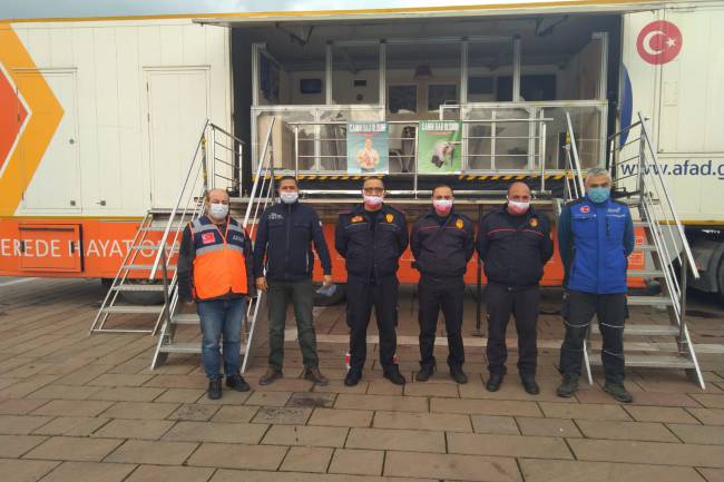 HBB EKİPLERİ DEPREM RİSKİNE KARŞI HAZIR AFAD’IN GEZİCİ TIR’I İSKENDERUN’DA