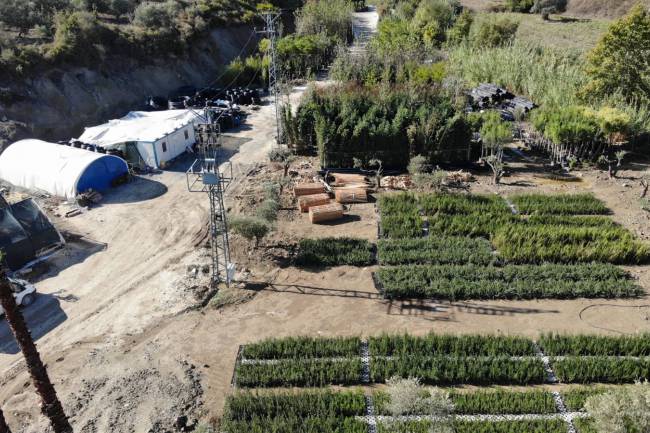 HBB ÜRETİYOR HATAY GÜZELLEŞİYOR ŞEHRİN CADDE VE BULVARLARINDA HBB İMZASI VAR HBB’NİN EMEKLERİYLE HATAY ÇİÇEK AÇIYOR