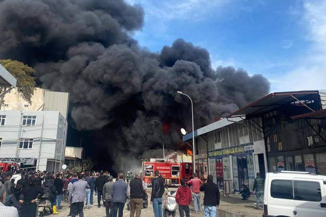 SANAYİDE ÇIKAN YANGIN SÖNDÜRÜLDÜ