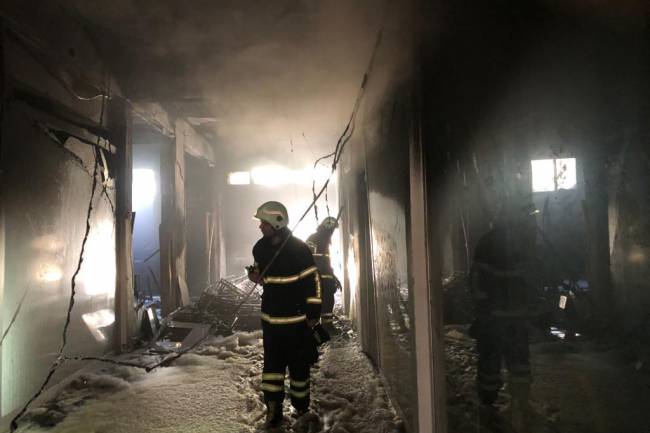 DEPODAKİ YANGINA HBB İTFAİYESİNDEN ANINDA MÜDAHALE SAMANDAĞ’DAKİ YANGIN HBB İTFAİYE EKİPLERİ TARAFINDAN SÖNDÜRÜLDÜ