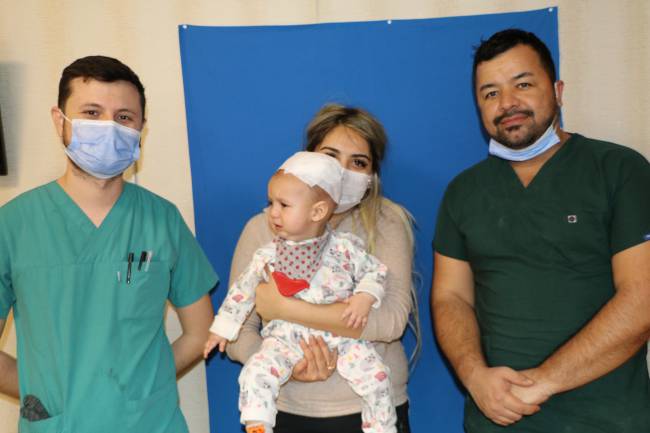 FRANSA’DA TEDAVİ GÖREN ELYESA BEBEK GELİŞİM’DE SAĞLIĞINA KAVUŞTU