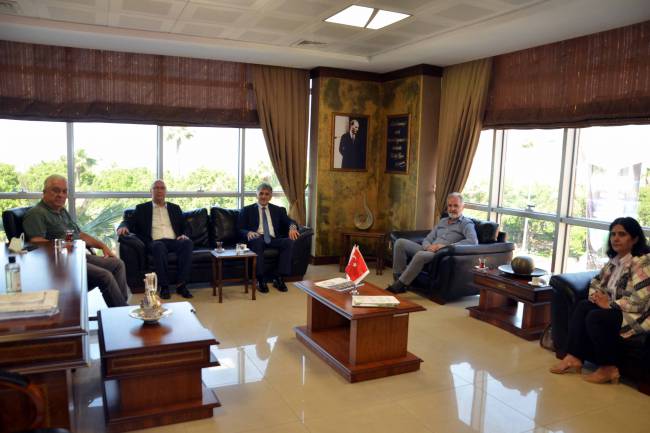 SGK Hatay İl Müdürü Hamit Bal İTSO’yu Ziyaret Etti “Pandemi Sürecinde Sağlık Hizmetlerine Ulaşımı Kolaylaştı”