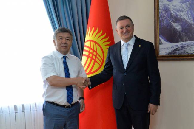 HATAY-KIRGIZİSTAN İLİŞKİLERİNDE LÜTFÜ SAVAŞ ATAĞI HATAY’IN KARDEŞ ŞEHİRLERİNE BİR YENİSİ DAHA EKLENİYOR