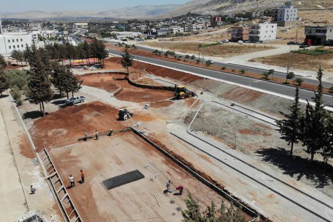 HBB REYHANLI’YA YEPYENİ BİR PARK KAZANDIRIYOR  HBB’NİN YAPACAĞI PARKTA CEMİL MERİÇ’İN ADI YAŞAYACAK