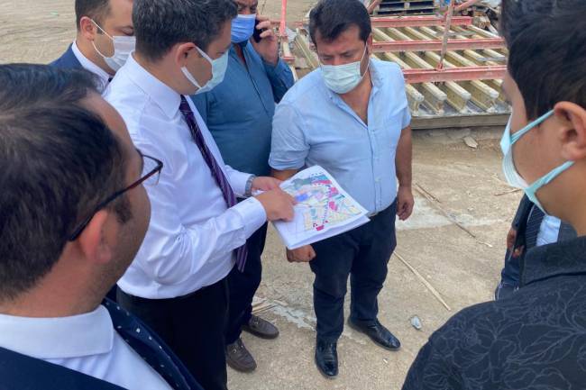 Arsuz Kaymakamı Hacı Hasan GÖKPINAR, yapımı devam eden 50 yataklı Arsuz Devlet Hastanesi inşaatında incelemelerde bulundu.