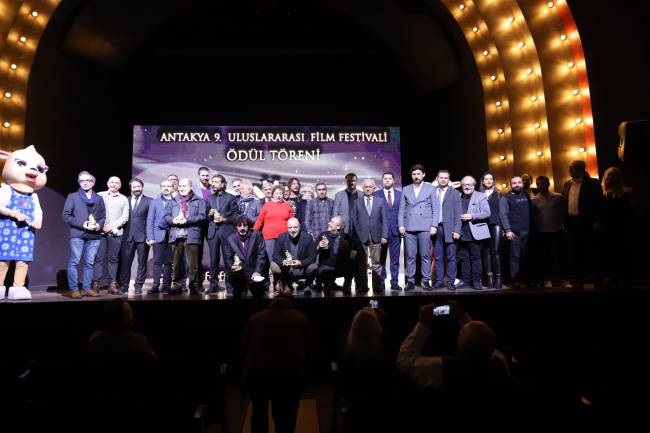 ULUSLARARASI FESTİVALDE GALA ZAMANI ALTINDEFNE ÖDÜLLERİ SAHİPLERİNİ BULDU ANTAKYA’DA SANAT RÜZGÂRI