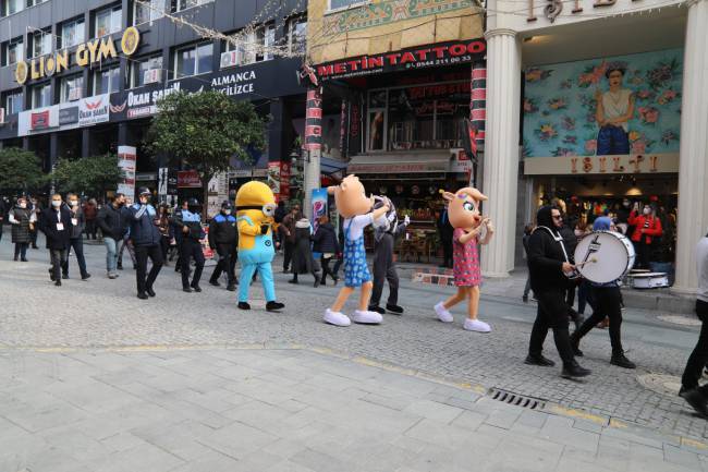 EXPO 2021 HATAY KORTEJİ ANTAKYA’DA YOĞUN İLGİ GÖRDÜ  EXPO 2021 HATAY’IN ANTAKYA’DAKİ KORTEJİNDE RENKLİ DAKİKALAR YAŞANDI  HBB’DEN ANTAKYA SOKAKLARINDA EXPO 2021 HATAY KORTEJİ