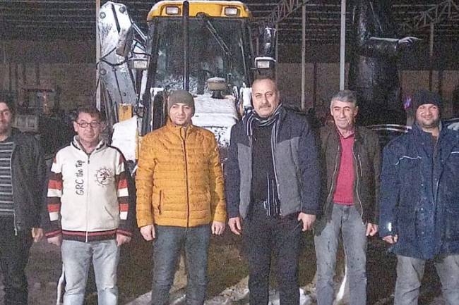 KIRIKHAN BELEDİYESİ YOLDA MAHSUR KALAN ŞOFÖRLERE ÇORBA İKRAM ETTİ