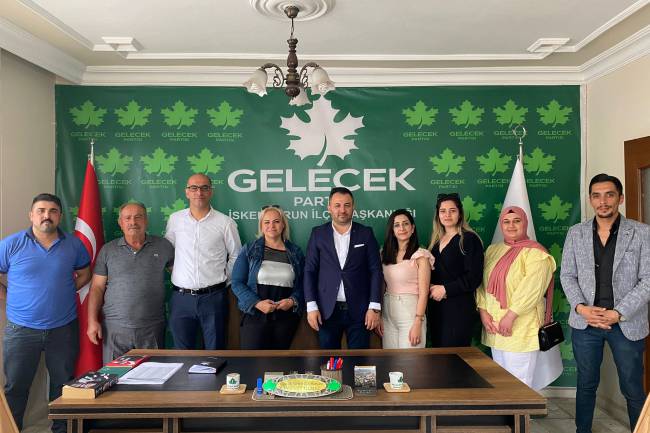 Geçmiş dönem gazeteciliğin duayenlerinden şimdilerde hobi tasarımcılığı ve gayrimenkul danışmanlığı yapan İş Kadını  Syn Meryem Özgü Mavi İskenderun Gelecek Partisi İlçe Kadın Koll.Başkanlığımıza atanmıştır.  Başkanımıza hayırlı olsun dileklerimizi iletirken Rabbim hayırlı hizmetler yapmayı ihsan eylesin.  Meryem Özgü Mavi  #GelecekKadınlarımızın #GelecekHepimizin #Gelecekİskenderunun