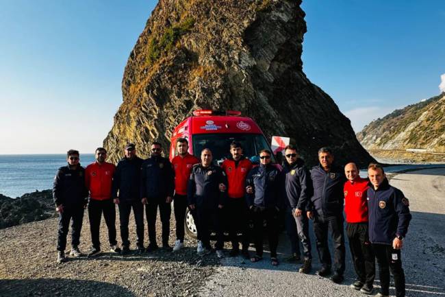 HBB İTFAİYESİNDEN ANMA ETKİNLİĞİ  SUALTINDA AMİRLERİNİ ANDILAR 