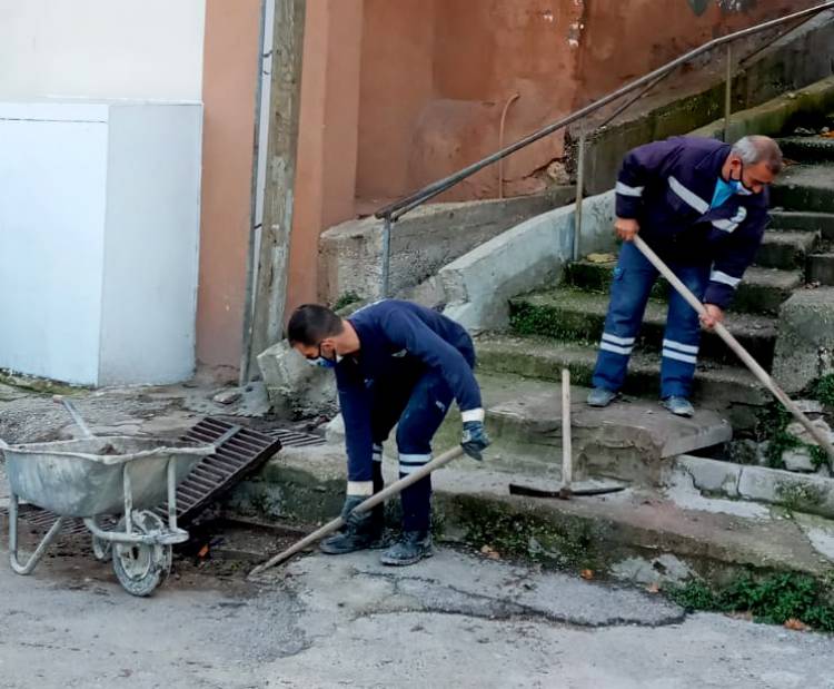 YAĞMUR SUYU DEŞARJ NOKTALARI TEMİZLENİYOR