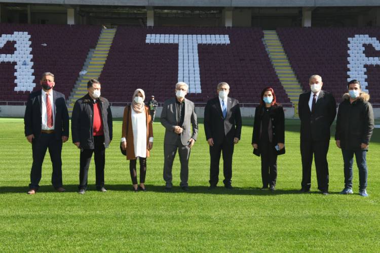 YENİ HATAY STADYUMUNDA ÇALIŞMALAR TAM HIZ SÜRÜYOR BAŞKAN YILMAZ; “ YAPIM AŞAMALARINDA SONA GELİNEN  YENİ HATAY STADYUMU ŞEHRİMİZE HAYIRLI OLSUN.”