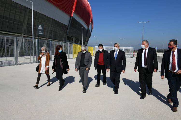 YENİ HATAY STADYUMUNDA ÇALIŞMALAR TAM HIZ SÜRÜYOR BAŞKAN YILMAZ; “ YAPIM AŞAMALARINDA SONA GELİNEN  YENİ HATAY STADYUMU ŞEHRİMİZE HAYIRLI OLSUN.”