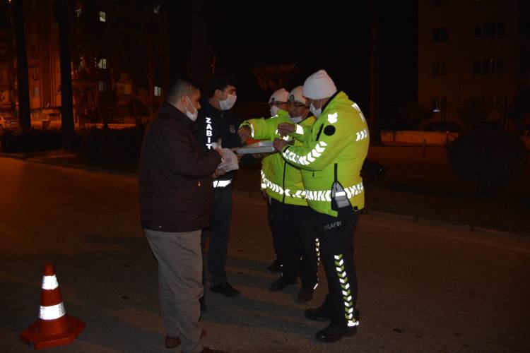BAŞKAN YAVUZ YILBAŞI GECESİ GÜVENLİK GÜÇLERİ VE SAĞLIK ÇALIŞANLARINI YALNIZ  BIRAKMADI