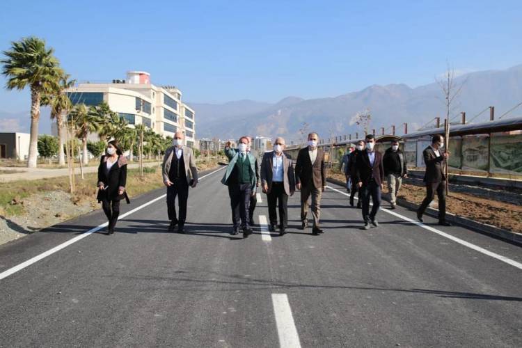 BAŞKAN TOSYALI,MİLLETVEKİLİ ÖZEL İLE BİRLİKTE ASFALT VE KALDIRIM ÇALIŞMALARINI İNCELEDİ