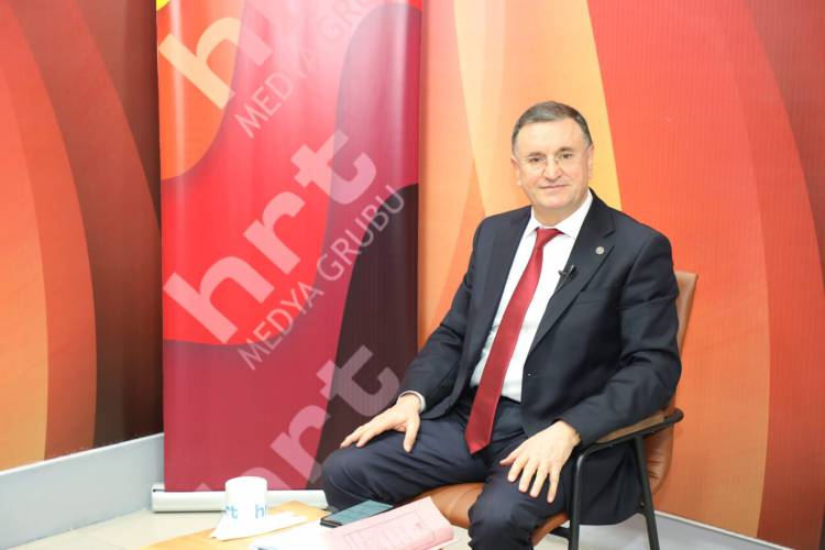 HBB BAŞKANI LÜTFÜ SAVAŞ HİÇ ARA VERMEDEN 4 SAAT BOYUNCA GAZETECİLERİN  SORULARINI YANITLADI