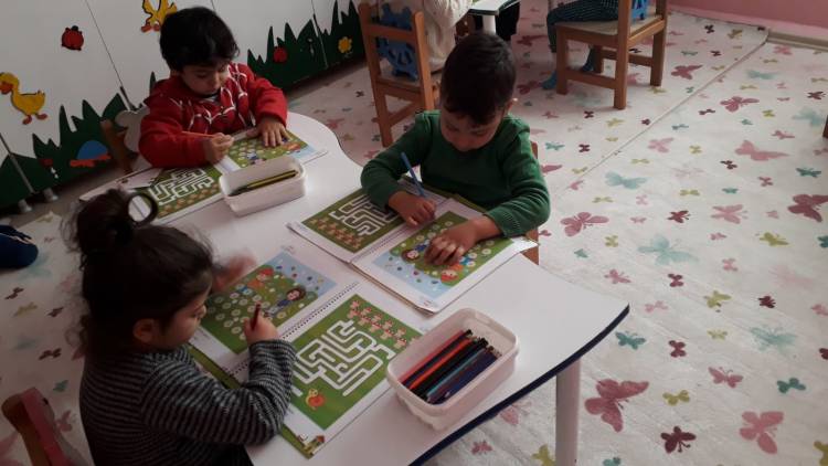 KREŞ VE GÜNDÜZ BAKIMEVİ’NDE EĞİTİM KALDIĞI YERDEN DEVAM EDİYOR