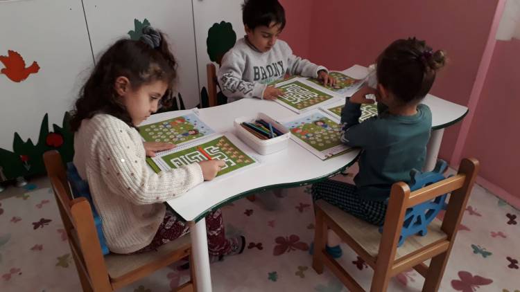 KREŞ VE GÜNDÜZ BAKIMEVİ’NDE EĞİTİM KALDIĞI YERDEN DEVAM EDİYOR