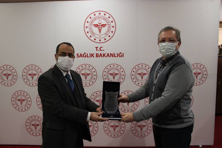 Bebek Dostu Hastanelere Plaket Verildi.