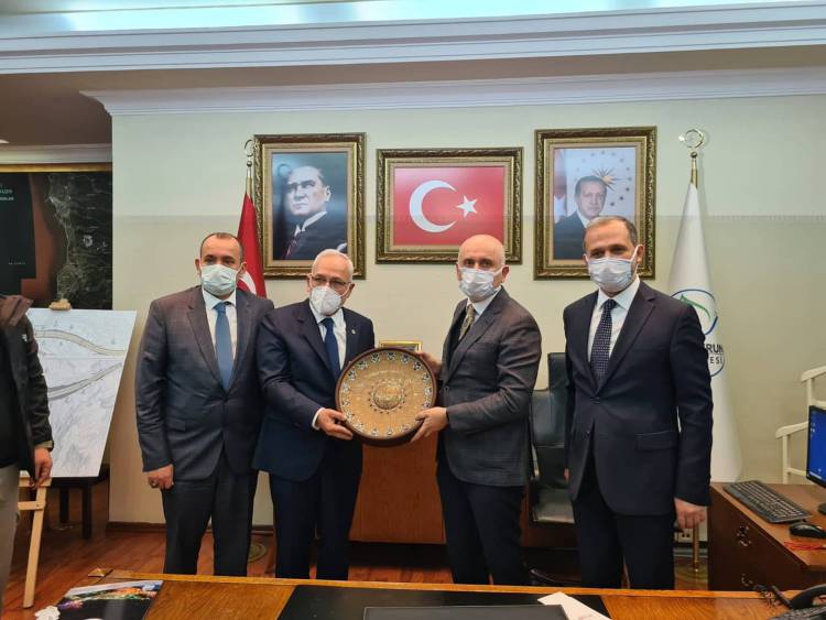 ULAŞTIRMA BAKANI KARAİSMAİLOĞLU’NDAN  BELEDİYE BAŞKANI TOSYALI’YA ZİYARET