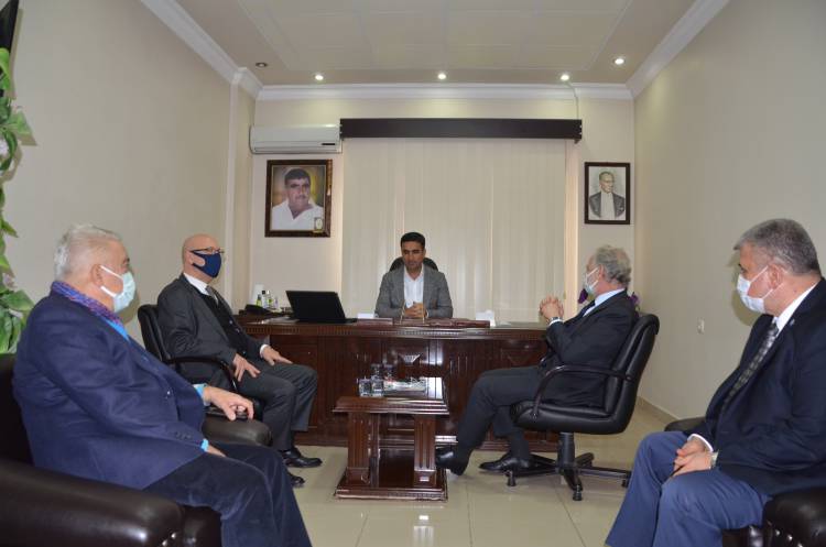 İTSO Yönetimi İş insanı Uluslararası Nakliyat İşletme Sahibi Abdo Mercimek’e Plaket Takdim Etti.