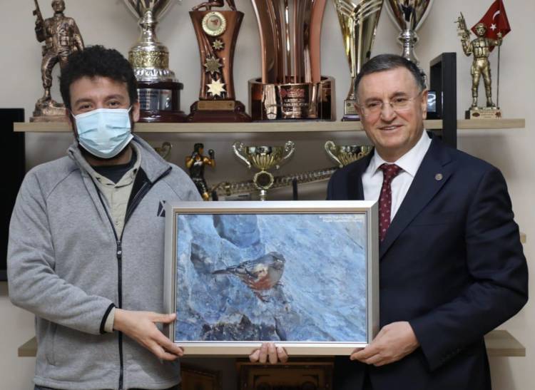 HBB BAŞKANI SAVAŞ TÜRKİYE’NİN KUŞ DEDEKTİFİ İLE BULUŞTU HATAY’DA 374 KUŞ TÜRÜ YAŞIYOR