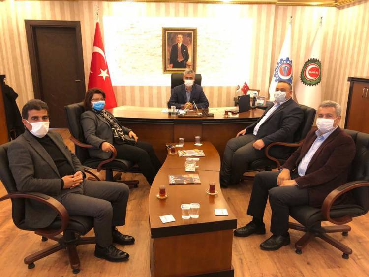 CHP Hatay Milletvekili Sayın Suzan Şahin    Özçelik-İş  Sendikası İskenderun Şubesine gelerek  Şube Başkanımız Mehmet Güngör ve Şube Yönetim Kurulu Üyelerimizi ziyaret ettiler. 