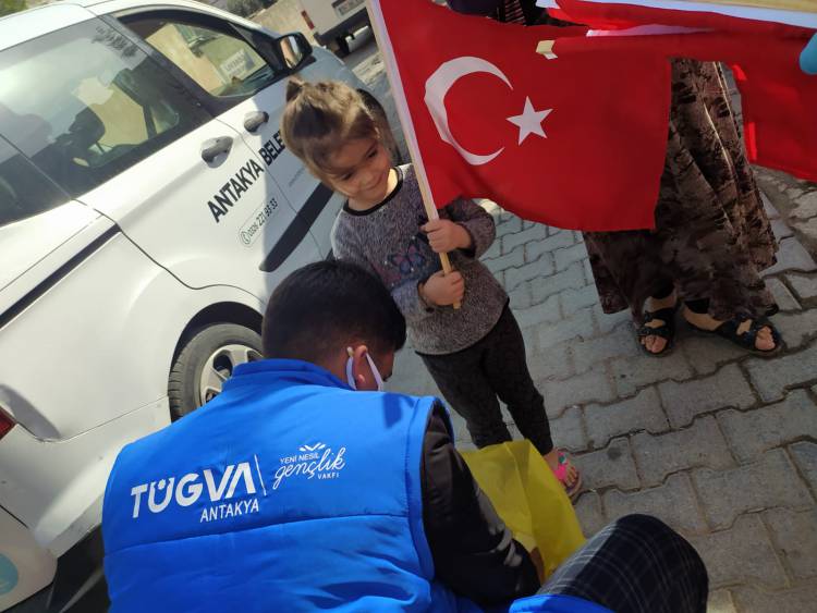 Antakya Belediyesi ve TÜGVA İş Birliği ile   ÇOCUKLARLA KÜÇÜK MUTLULUKLAR PAYLAŞILDI 