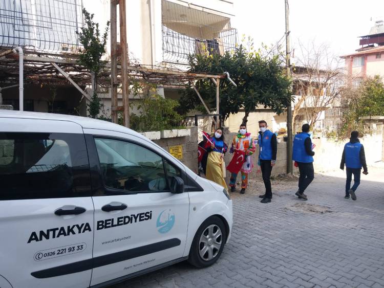 Antakya Belediyesi ve TÜGVA İş Birliği ile   ÇOCUKLARLA KÜÇÜK MUTLULUKLAR PAYLAŞILDI 