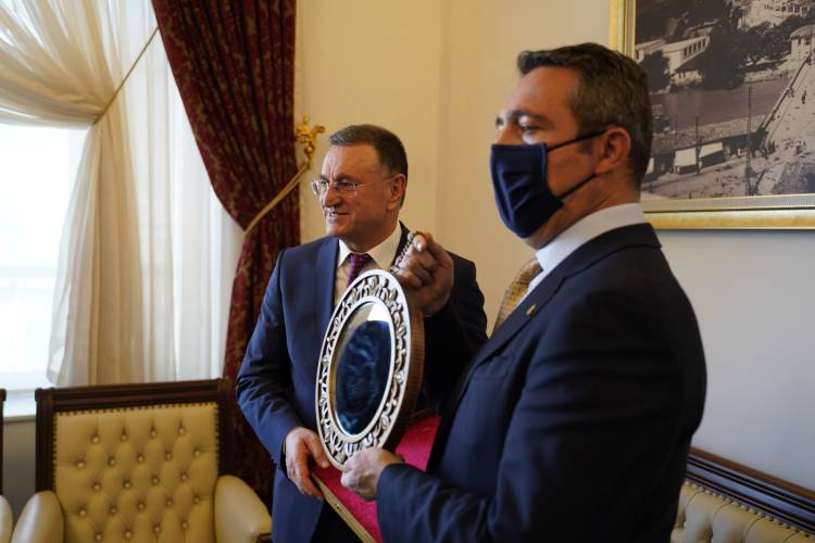 FENERBAHÇE HEYETİNDEN BAŞKAN LÜTFÜ SAVAŞ’A ANLAMLI ZİYARET FENERBAHÇE HEYETİ HATAY’DA