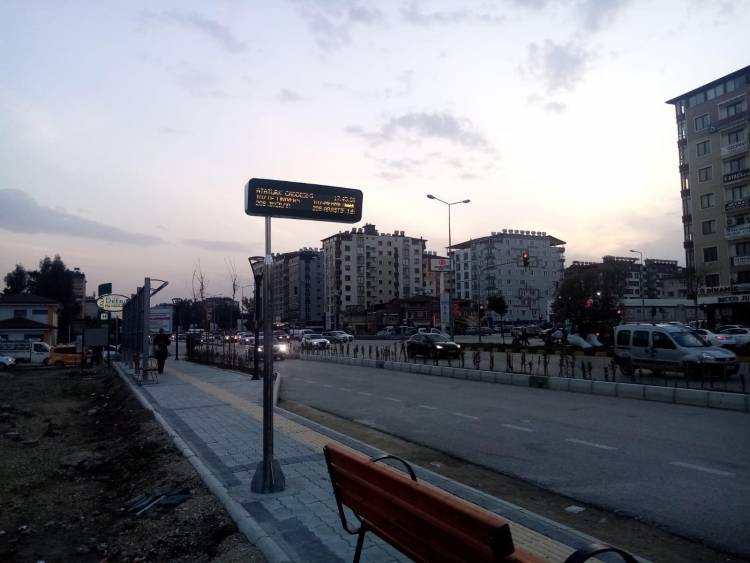 TOPLU ULAŞIM HBB İLE KOLAYLAŞIYOR AKILLI DURAK PANEL SAYISI ARTIYOR