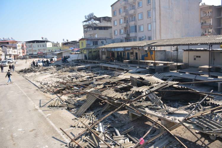 BAŞKAN YAVUZ YENİ SEMT PAZAR YERİ İÇİN YIKIM ÇALIŞMALARINI BAŞLATTI