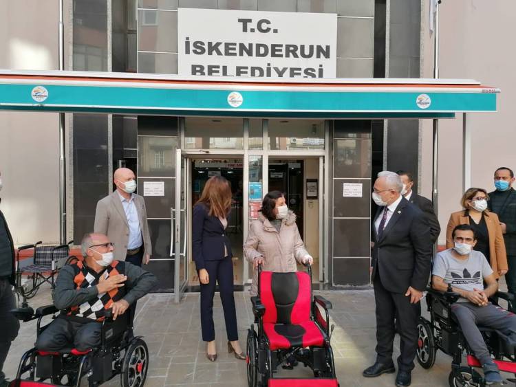 ENGELLER KALKIYOR ,İSKENDERUN BELEDİYESİ İLE YÜZLER GÜLÜYOR