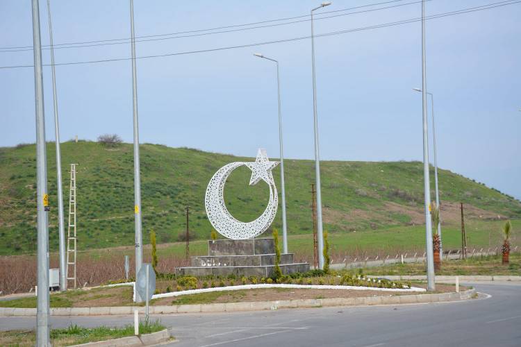 BAŞKAN YAVUZ; “KIRIKHAN'IN DÖRT BİR YANINI AY YILDIZ İLE SÜSLEMEYE DEVAM EDİYORUZ”