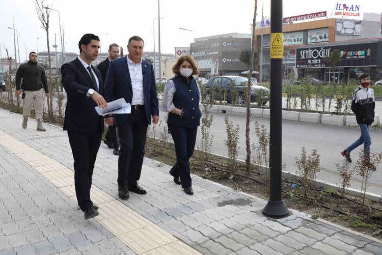 BAŞKAN SAVAŞ ANTAKYA-İSKENDERUN YOLUNDAKİ ÇALIŞMALARI YERİNDE İNCELEDİ HBB’NİN ÇALIŞMALARI BÖLGEYE DEĞER KATIYOR YENİ SOSYAL ALANLAR BÜYÜK BEĞENİ TOPLADI
