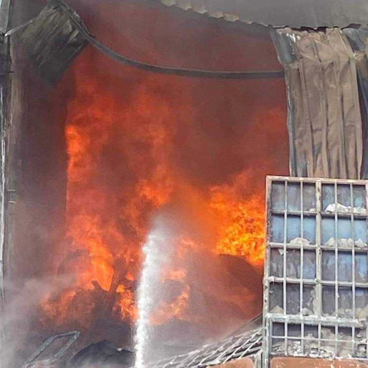 SANAYİDE ÇIKAN YANGIN SÖNDÜRÜLDÜ