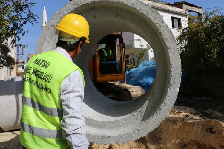 ALTINÖZÜ’NE 448 KM ALTYAPI VE 11 YENİ SU DEPOSU