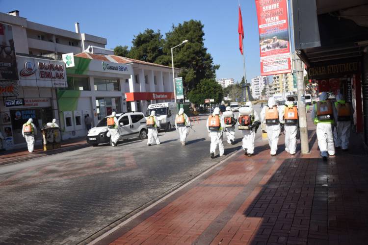 OSMANİYE BELEDİYESİ, ŞEHRİN TÜM ALANLARINI DEZENFEKTE YAPMAYA DEVAM EDİYOR