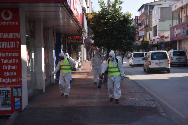 OSMANİYE BELEDİYESİ, ŞEHRİN TÜM ALANLARINI DEZENFEKTE YAPMAYA DEVAM EDİYOR