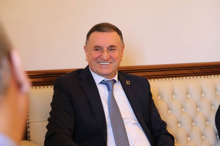 AARON BOUPENDZA KRASNODAR YOLUNDA SAVAŞ: “EN ÇOK PARA VERENİ DEĞİL OYUNCUMUZA EN ÇOK DEĞER VERENİ TERCİH  ETMEK İSTEDİK” ATAKAŞ HATAYSPOR’UN YILDIZ İSMİ BOUPENDZA’YA RUSYA’DAN TEKLİF VAR