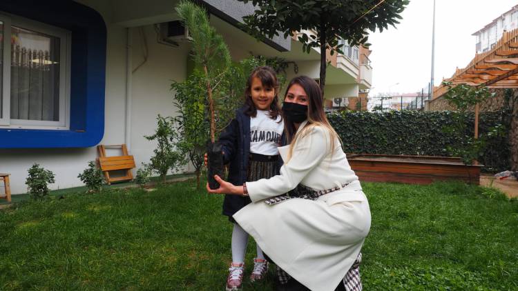 HBB ÇOCUKLARLA BİRLİKTE YEŞİL ADIMLAR ATIYOR HBB MİNİK KALPLERE DOĞA SEVGİSİ AŞILIYOR