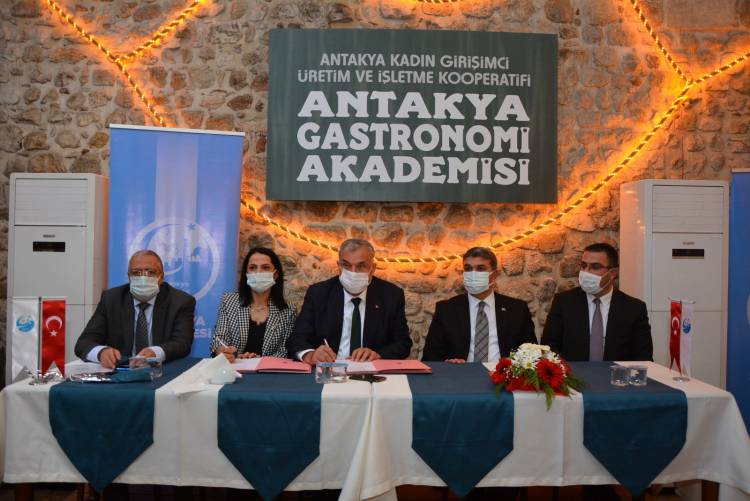 ANTAKYA GASTRONOMİ AKADEMİSİ İÇİN İMZALAR ATILDI 