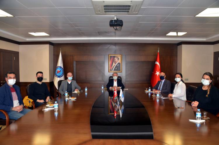 İskenderun’un adını Uluslararası Yarışmada Duyuran  Keman Ustası İsmail Kaya İTSO’yu Ziyaret Etti