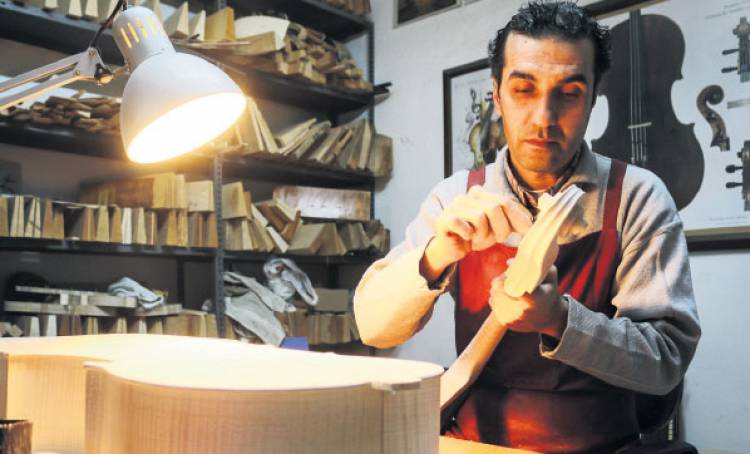 İskenderun’un adını Uluslararası Yarışmada Duyuran  Keman Ustası İsmail Kaya İTSO’yu Ziyaret Etti