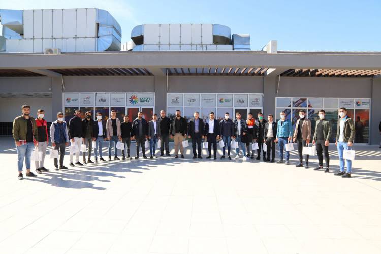 BAŞKAN SAVAŞ ALTINÖZÜLÜ GENÇLER İLE BİR ARAYA GELDİ  LÜTFÜ SAVAŞ ALTINÖZÜLÜ GENÇLERİ DİNLEDİ