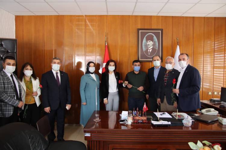 BAŞKAN FATİH TOSYALI’DAN SAĞLIK ÇALIŞANLARINA ZİYARET