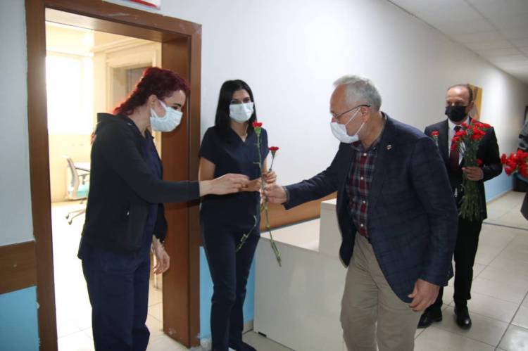 BAŞKAN FATİH TOSYALI’DAN SAĞLIK ÇALIŞANLARINA ZİYARET