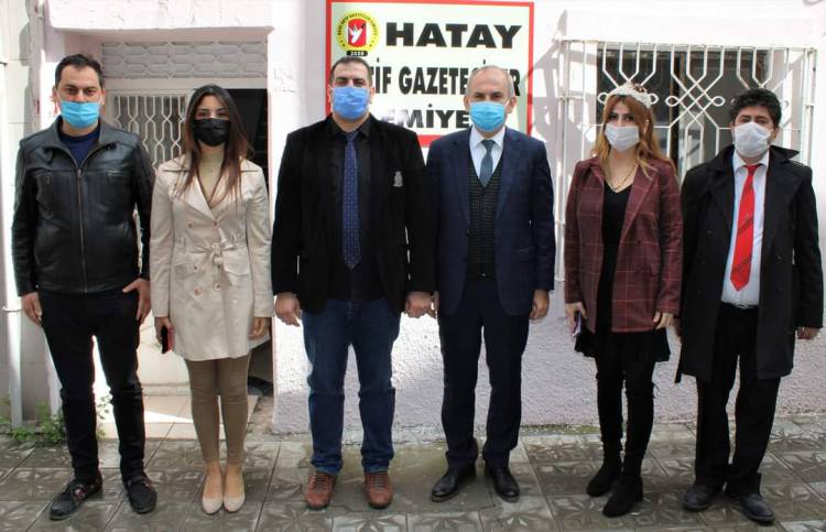 İlçemiz Kaymakamı Sayın İskender Yönden, Hatay Aktif Gazeteciler Cemiyeti [HAGC]' ne ziyarette bulundu. 