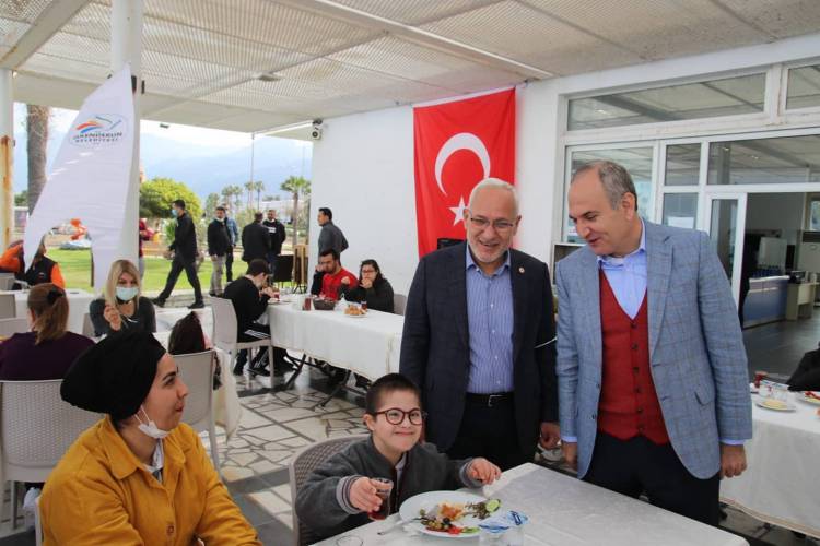 BAŞKAN FATİH TOSYALI,DOWN SENDROMLU ÇOCUKLAR İLE BİR ARAYA  GELDİ